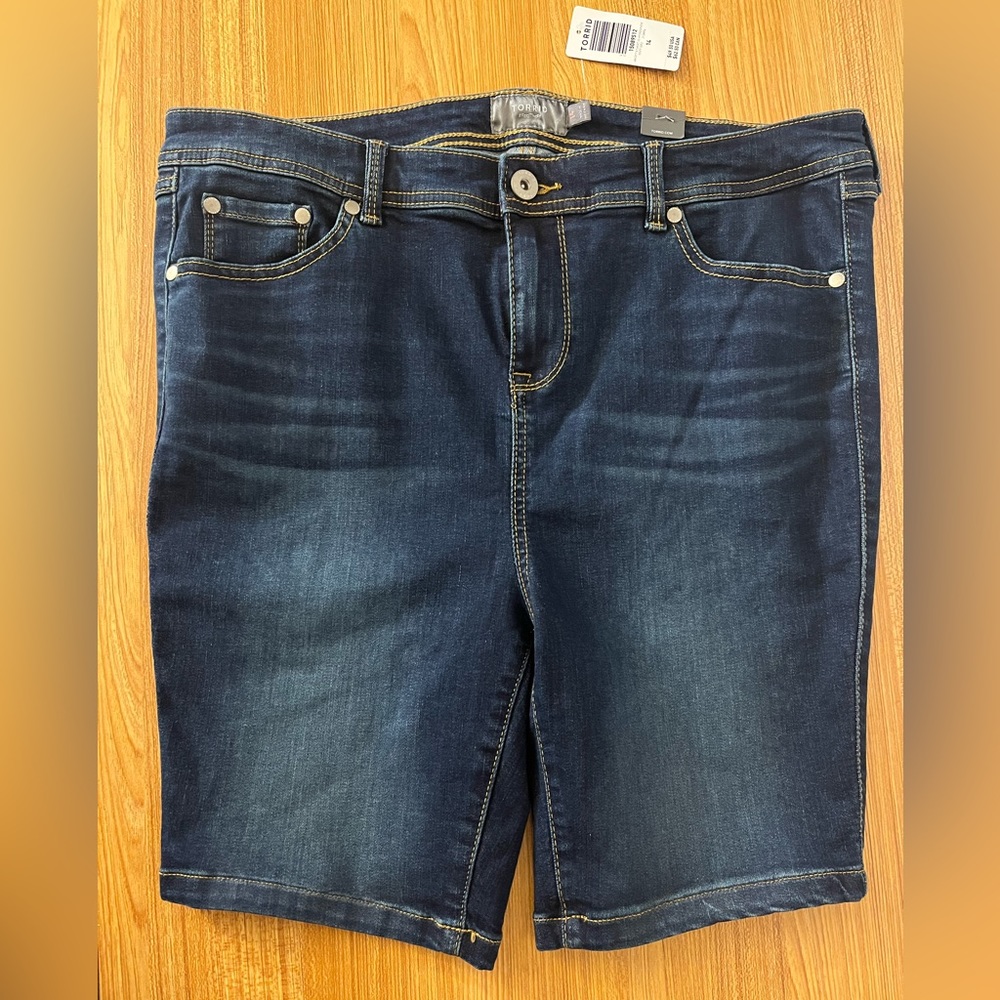 TORRID Jean Shorts Size: 14